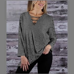 🟦 Dotted V Neck Top NWOT